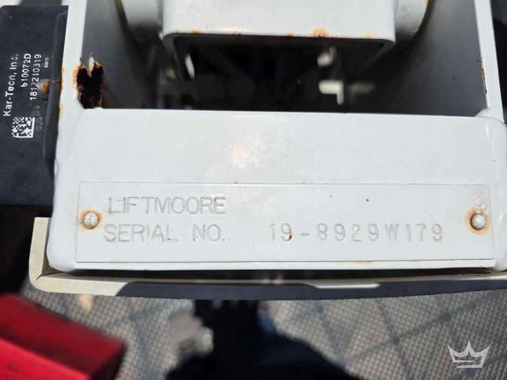2001-26ft-parker-2520-boat-w/liftmoore-206-2,000lbs-crane-w/-27ft-continental-t/a-boat-trailer-image-34
