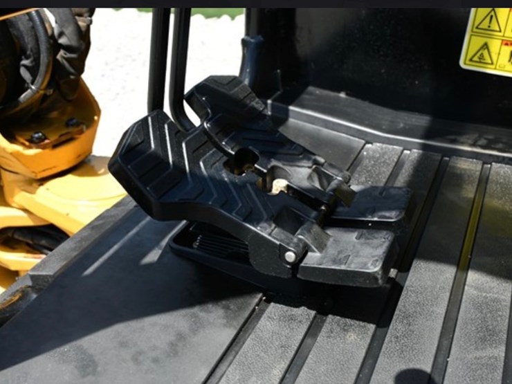 2022-caterpillar-304-image-12