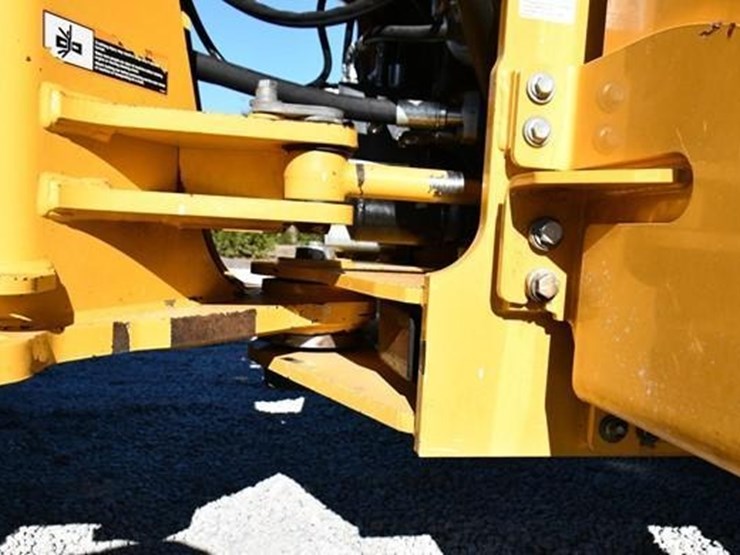 2017-deere-644k-image-16