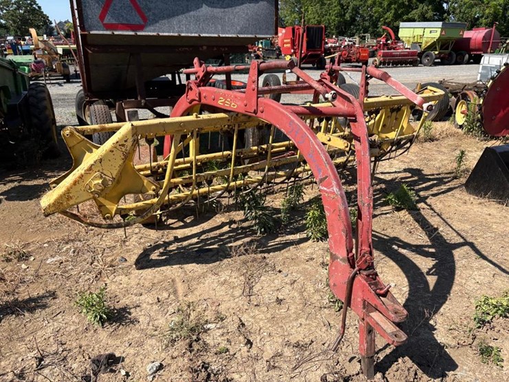 new-holland-256-image-3