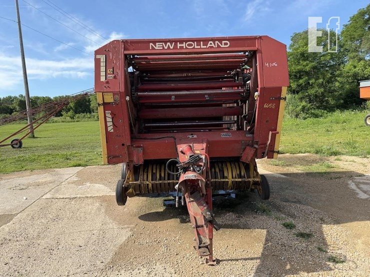 new-holland-855-image-2