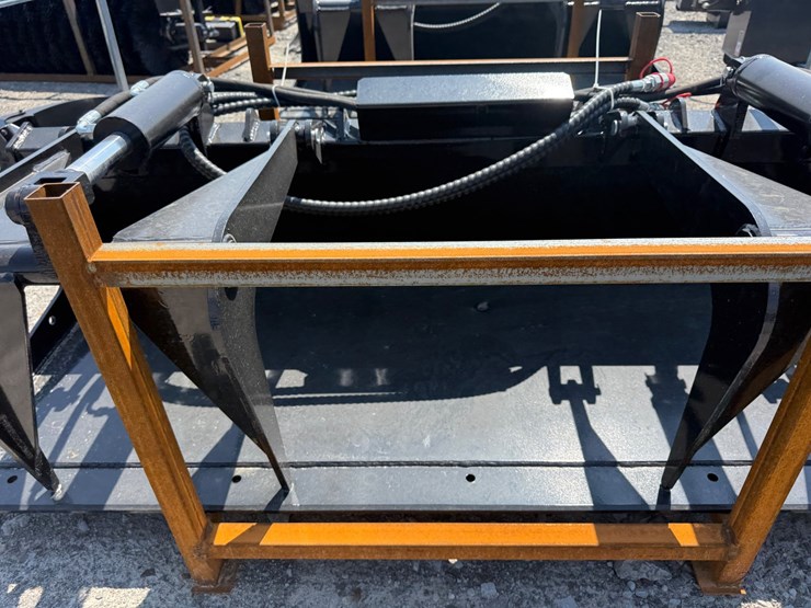 #2064-•-unused-pg772-skid-steer-plate-grabber-cpbzmq2604070-inv#48879-image-11