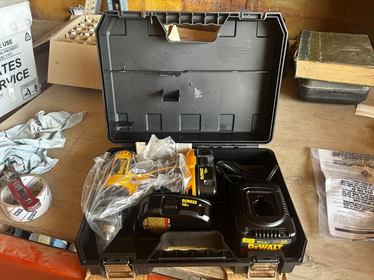 #39129-•-dewalt-cordless-drill-kit-with-case-image-4