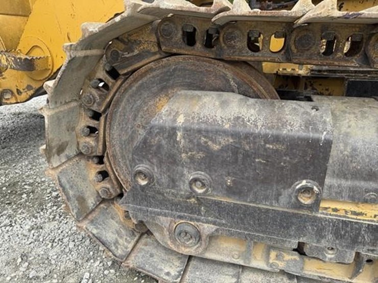 2017-caterpillar-953d-image-7