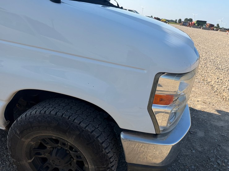 2013-ford-e350-image-42