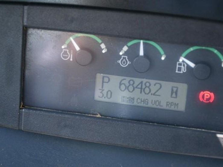 2008-deere-700j-xlt-image-29