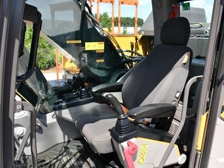 2022-volvo-ec250el-image-23
