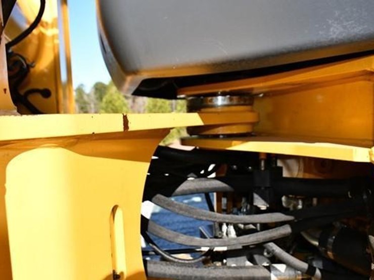 2017-deere-644k-image-17