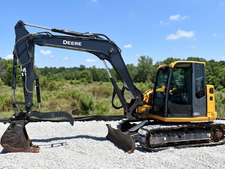 2021-deere-85g-image-1