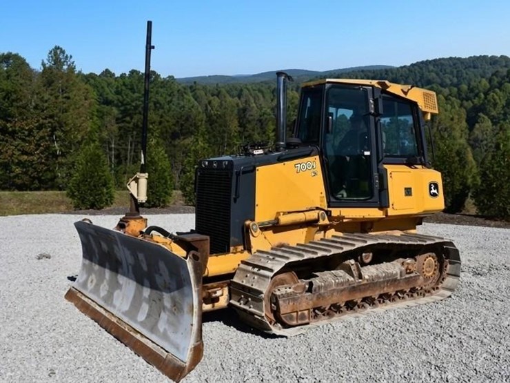 2008-deere-700j-xlt-image-1