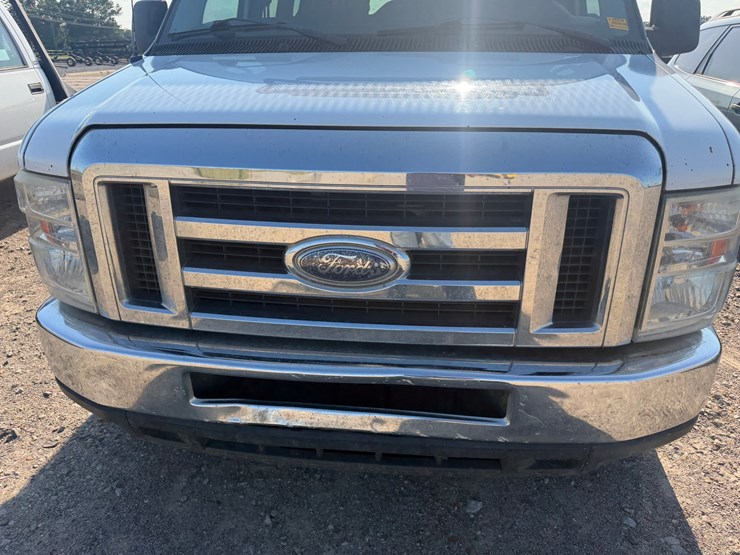 2013-ford-e350-image-38