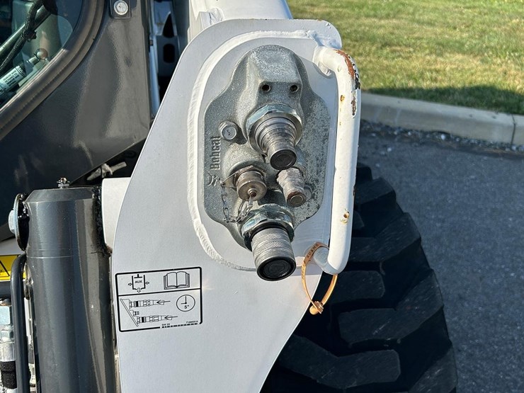 2023-bobcat-s650v2-skid-steer-loader-image-20