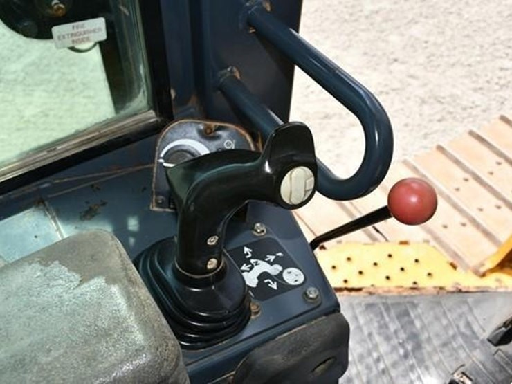 2008-deere-700j-xlt-image-28