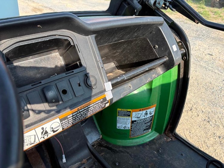 john-deere-gator-image-16