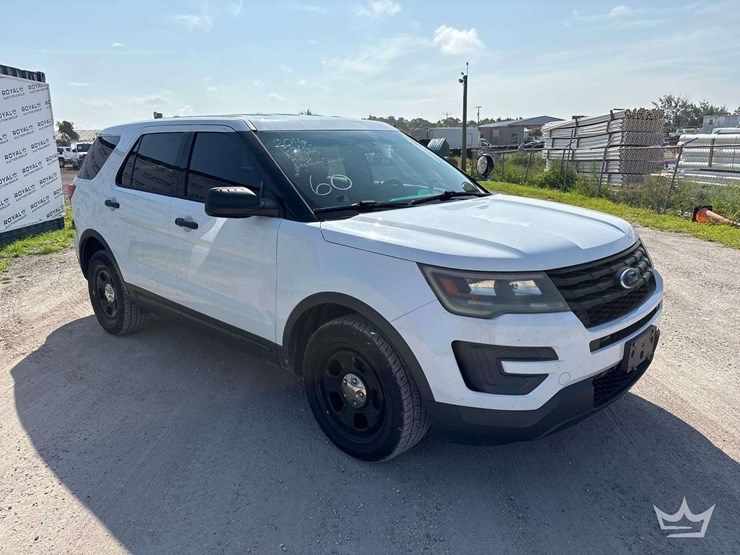2016-ford-explorer-image-2
