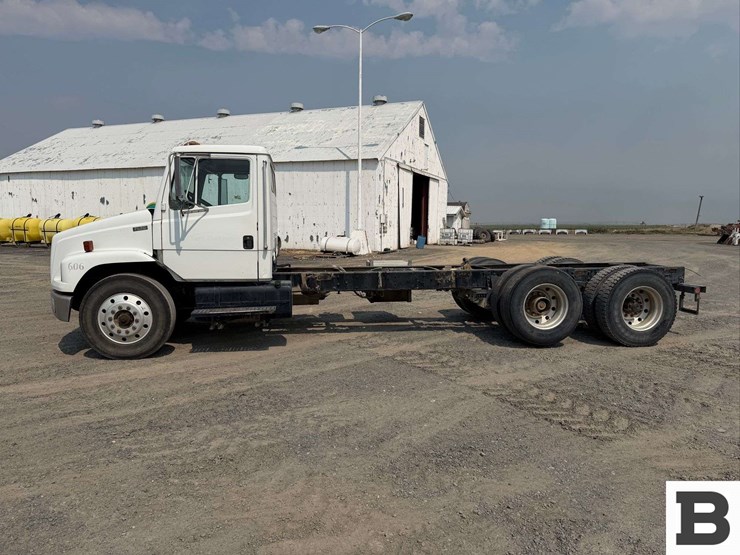 1992-freightliner-fl70-image-3