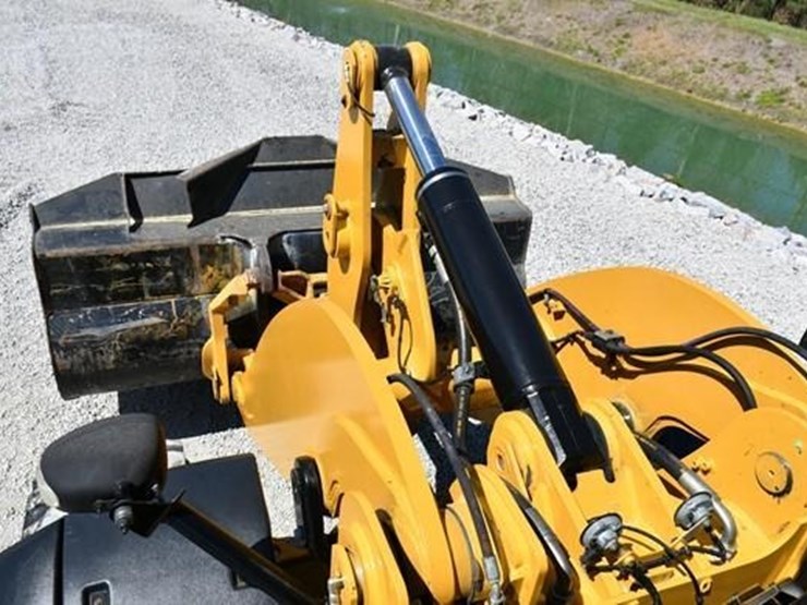 2020-caterpillar-938m-image-13