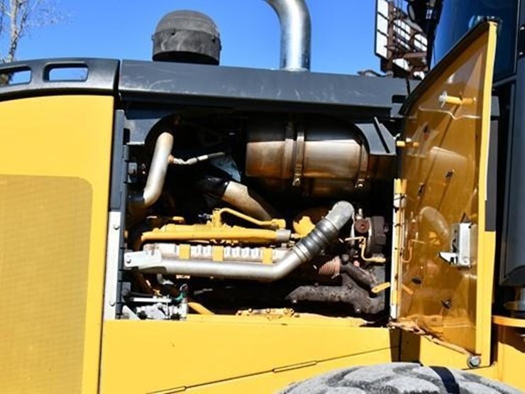 2017-deere-644k-image-32