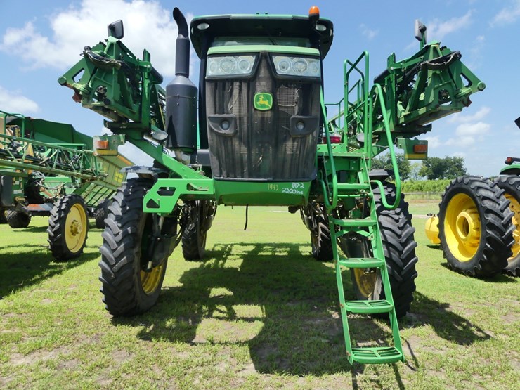 2014-john-deere-r4030-image-18
