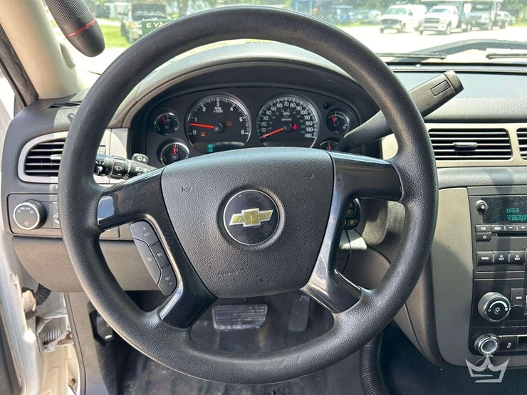 2014-chevrolet-tahoe-image-12