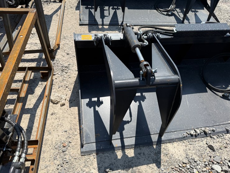 #2067-•-unused-jct-84"-skid-steer-grapple-bucket-inv#49887-image-5