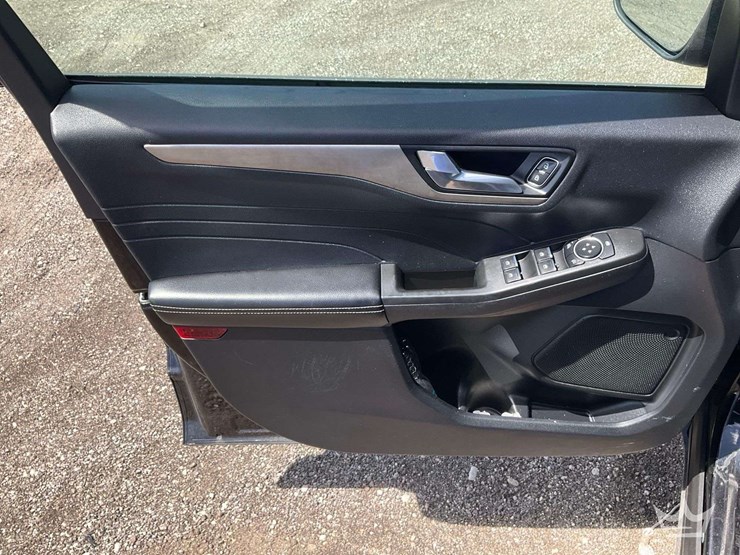 2020-ford-escape-image-10