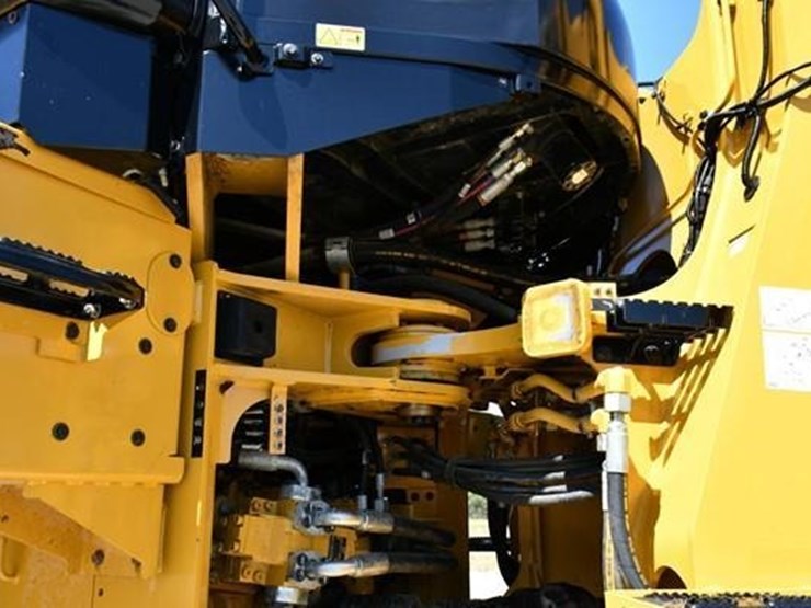 2020-caterpillar-938m-image-38
