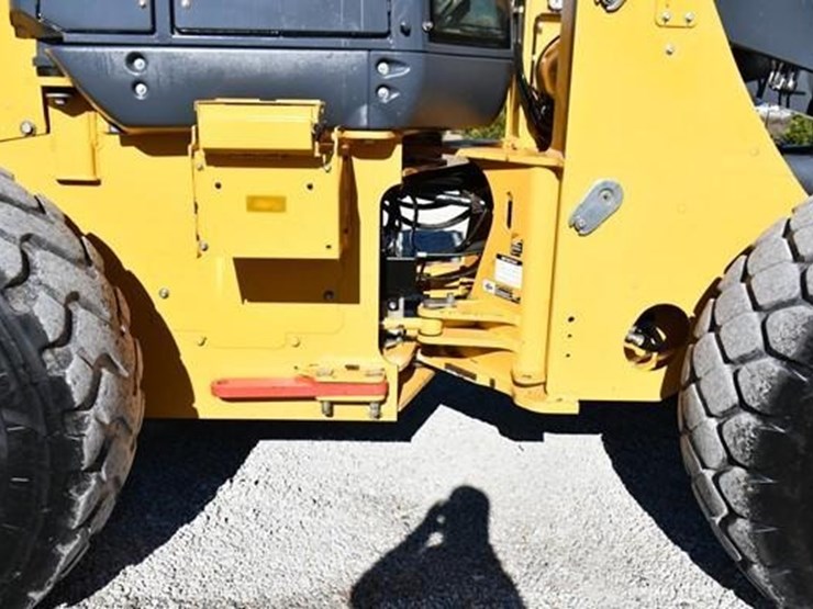 2017-deere-644k-image-31