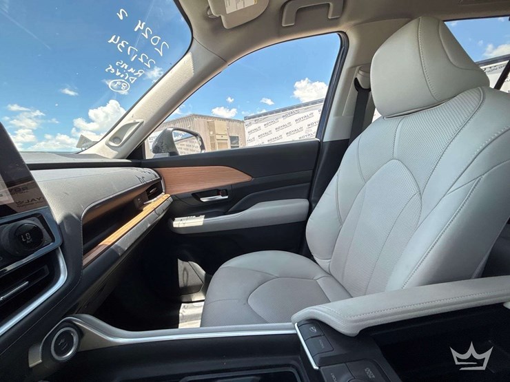 2024-toyota-highlander-image-18