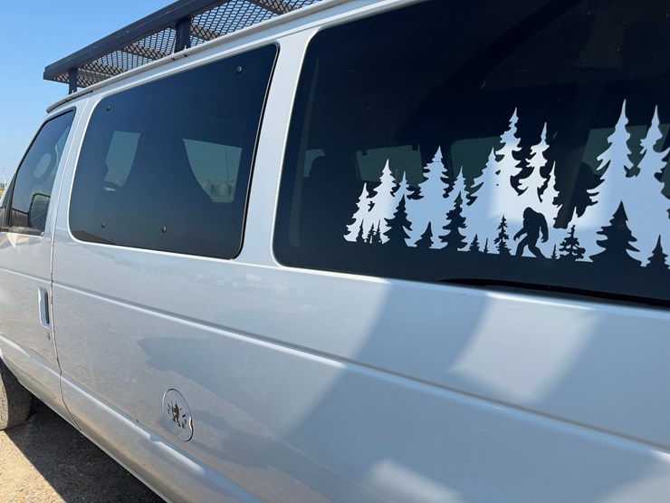 2013-ford-e350-image-22