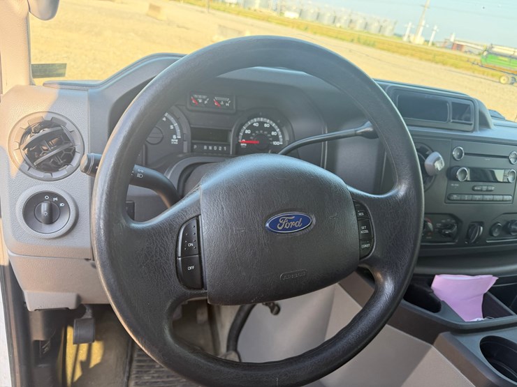 2013-ford-e350-image-78