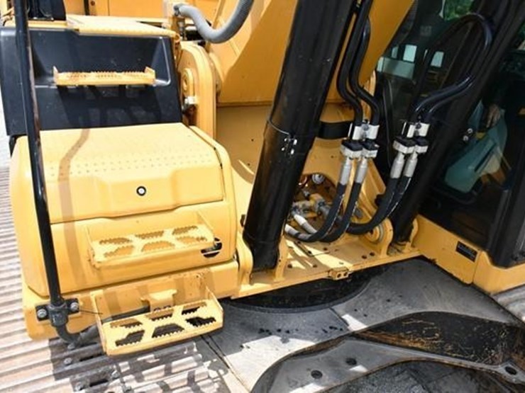 2019-caterpillar-336-image-32
