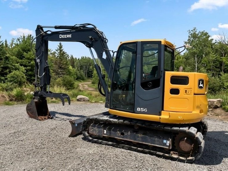 2021-deere-85g-image-2