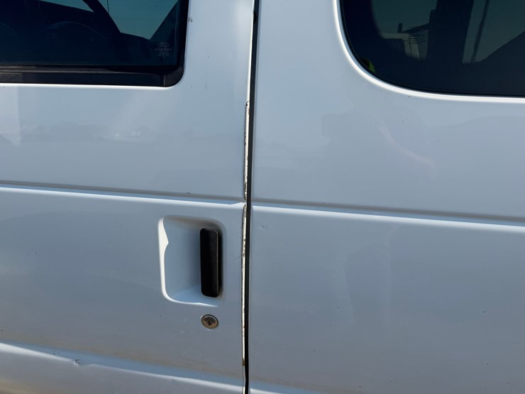 2013-ford-e350-image-30