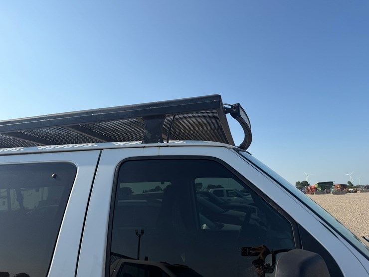 2013-ford-e350-image-45