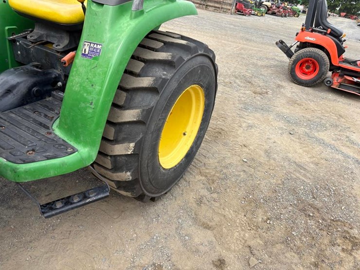 john-deere-3038e-image-11
