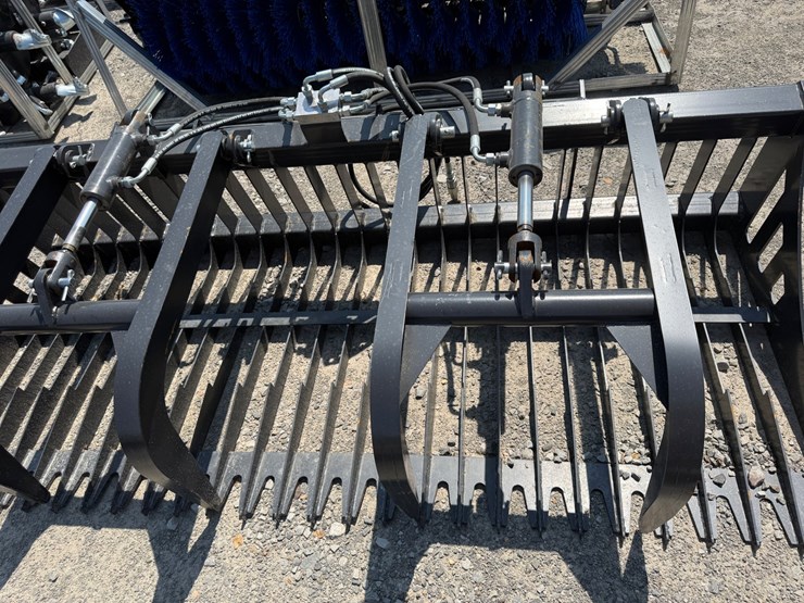 #2080-•-unused-jct-84"-skid-steer-rock-grapple-bucket-inv#49891-image-11