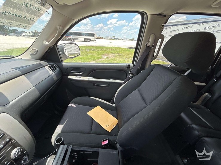 2014-chevrolet-tahoe-image-17