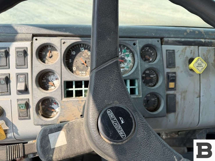 1992-freightliner-fl70-image-44