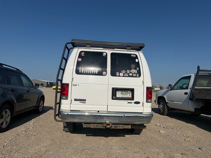 2013-ford-e350-image-18
