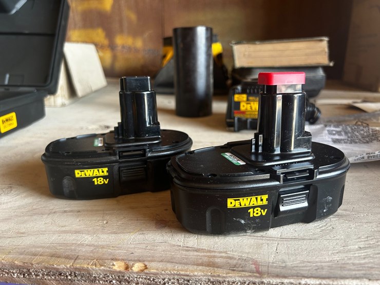 #39129-•-dewalt-cordless-drill-kit-with-case-image-6