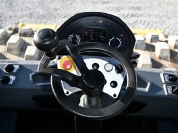 2022-bomag-bw213d-5-image-4