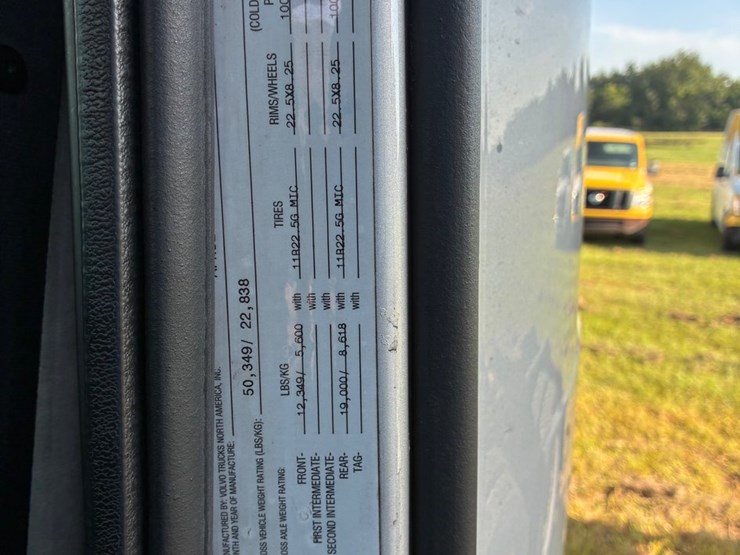 #2425-•-2001-volvo-d12-image-8
