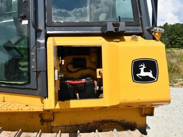 2008-deere-700j-xlt-image-31