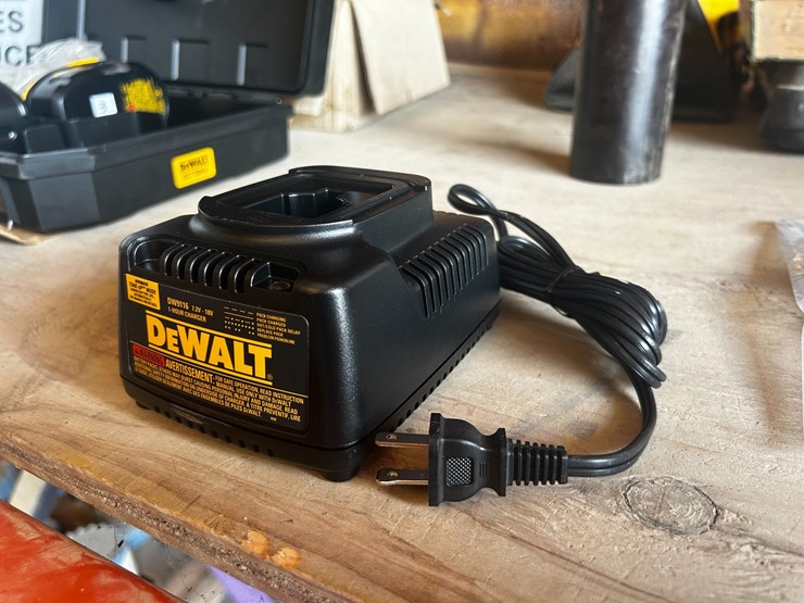 #39129-•-dewalt-cordless-drill-kit-with-case-image-5