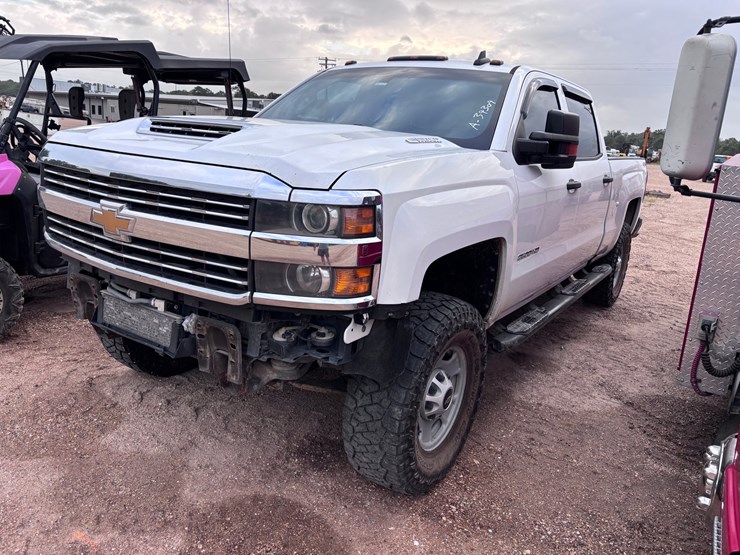 2018-chevrolet-silverado-2500-image-2