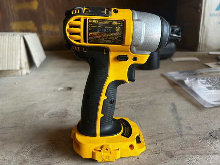 #39137-•-dewalt-18volt-cordless-impact-driver-image-3