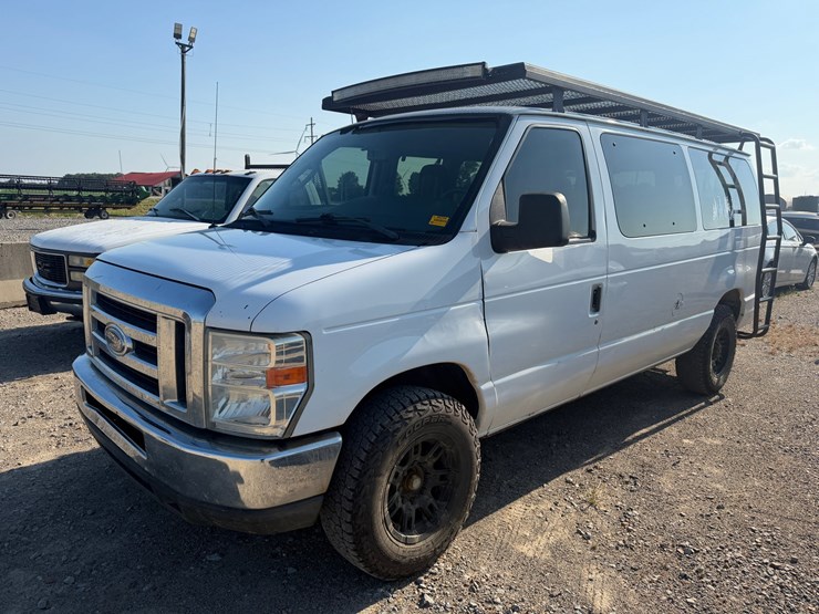 2013-ford-e350-image-1