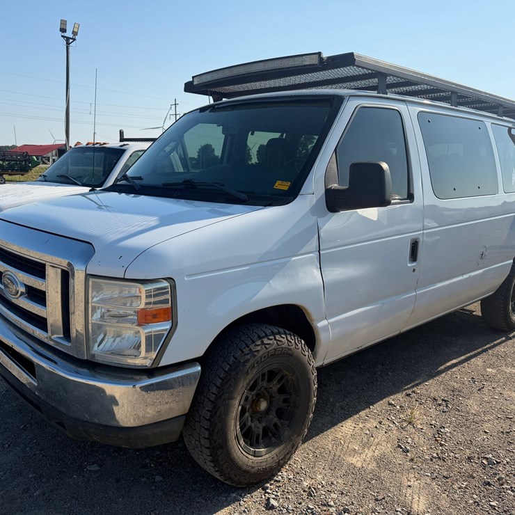 2013 FORD E350
