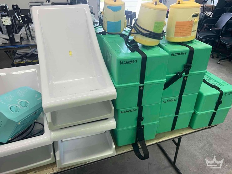 breast-pumps,-adult-and-infant-scales-image-1